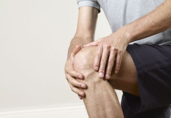 L'arthrose, une maladie dégénérative-dystrophique, se manifeste par des douleurs articulaires.